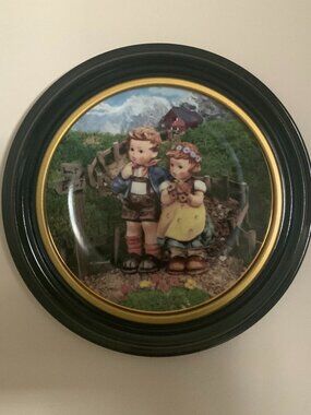 DANBURY MINT FRAMED HUMMEL PLATE - LITTLE COMPANIONS - COUNTRY CROSSROADS